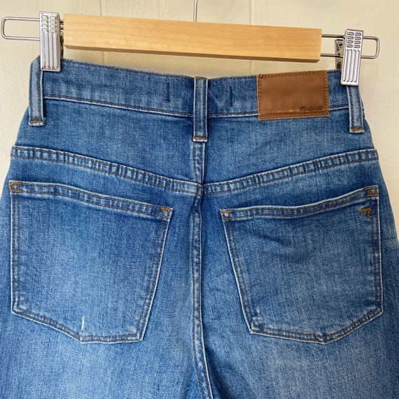 Slightly worn Madewell jeans. Size 25. Slim wide-leg crop. - Picture 4 of 6